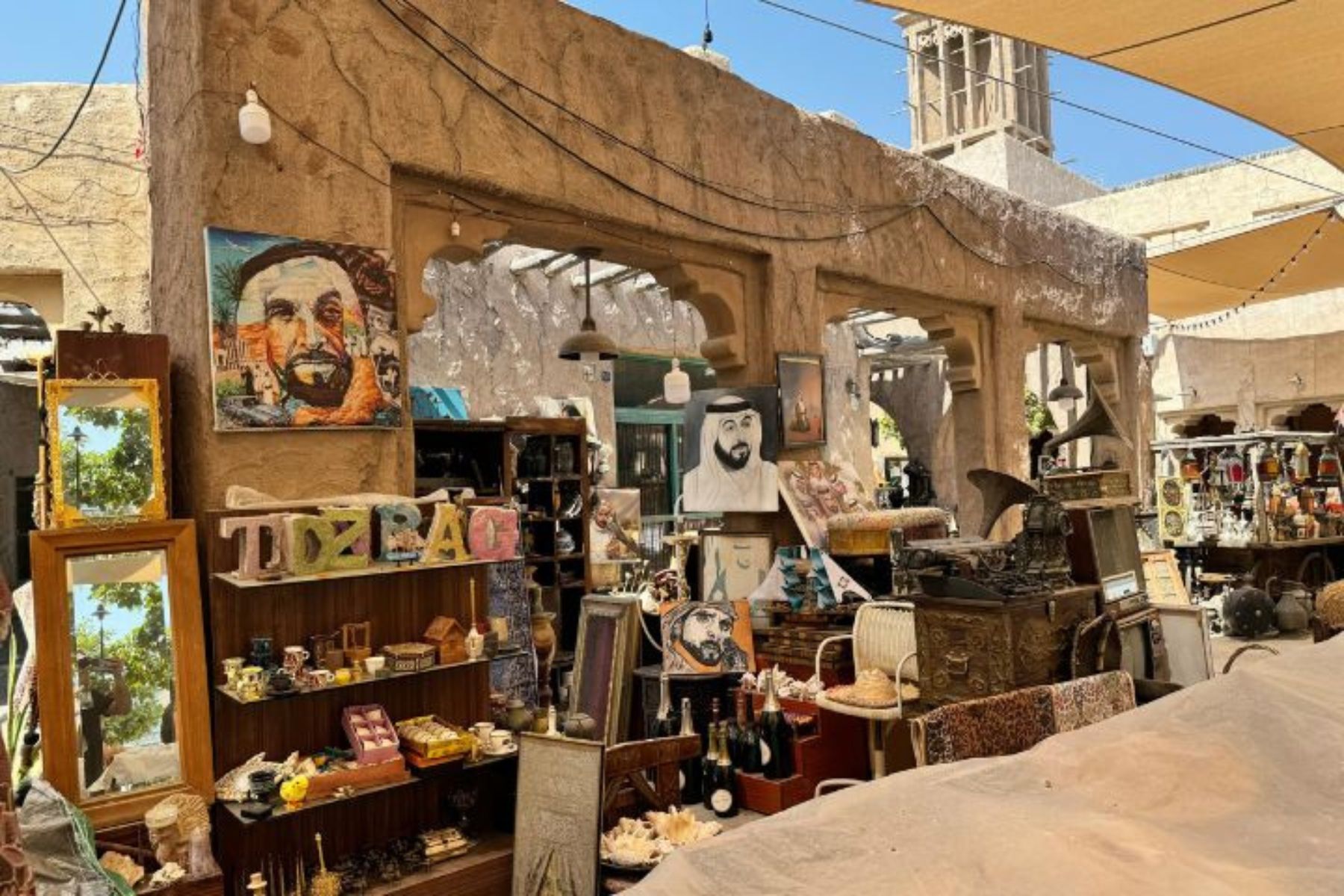 Dubai: Walking Tour Old Town, Souks, Street Food & Abra Ride